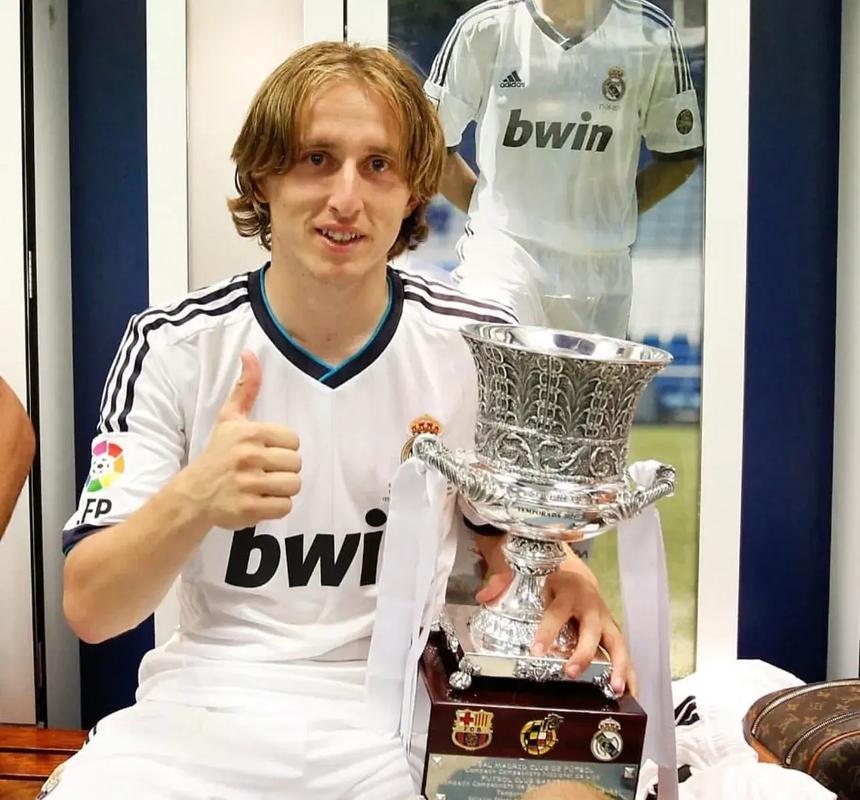 北青：足协将择期安排邵佳一上任发布会；国足恐最早明年初重组