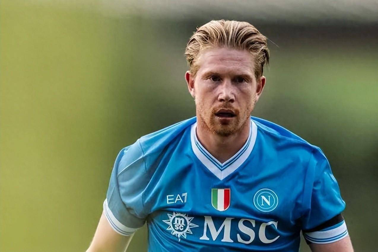 曼联英超15轮4-1胜狼队，近3轮不败，B费2射1传，助球队冲至第六，有望重返欧冠区。