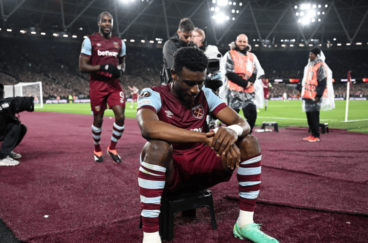 NBA：勇士主场险胜小牛